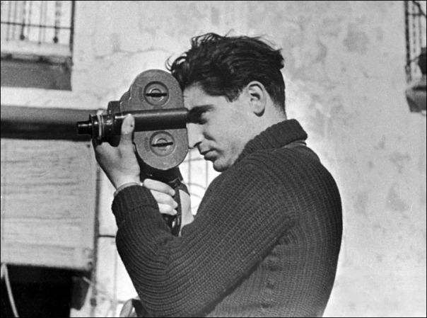 Robert Capa fotografado por sua namorada Gerda Taro